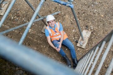 Bauunternehmerhaftung – Sturzunfall infolge Selbstgefährdung eines Hausbewohners