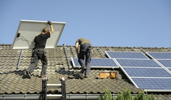 Beschädigung des Dachs bei Montage einer Photovoltaikanlage – Haftung