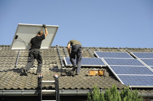 Beschädigung des Dachs bei Montage einer Photovoltaikanlage - Haftung