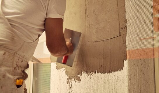 Durchführung von Putzarbeiten an einer Fassade – Prüfungs- und Hinweispflicht Werkunternehmer