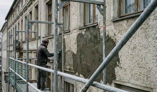 Werklohnanspruch bei einer Putzerneuerung: Wann die Dämmpflicht gilt